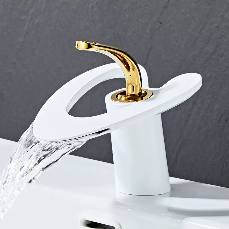 Handmade All-Copper Artistic Heart-Shaped Waterfall Faucet for Washbasin: Dual-Temperature Design