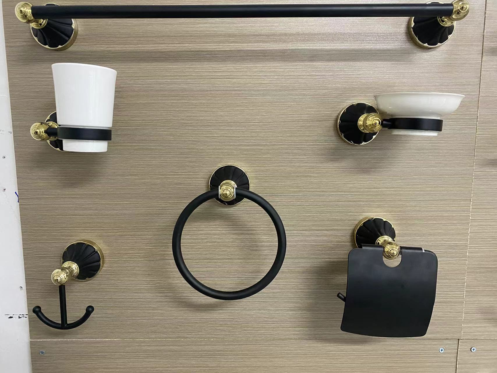 Bathroom Fittings Sanitary Ware Bathroom Accessories Bath Set Towel Holder Luxury Bathroom Corner Accessories Set 004