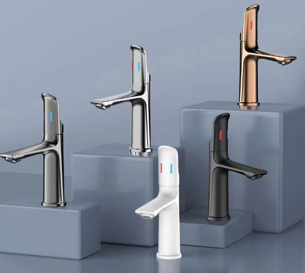 Modern Luxury Single Hole Bathroom Basin Faucet Deck Mounted Shower Ceramic Valve Core Zinc Alloy Construction Chrome Finish